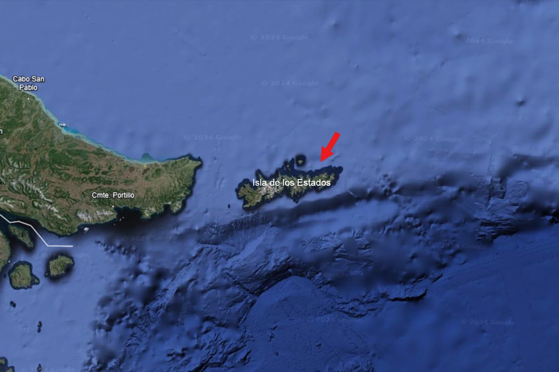 DESTINO ISLA DE LOS ESTADOS – 2026 Navegación exclusiva a bordo de dos Veleros. Prepárate para una travesía única hacia el confín del mundo. Dos fechas exclusivas para zarpar rumbo a la Isla de los Estados, un santuario natural remoto y misterioso, protegido por su belleza salvaje y su rica historia. A bordo del Velero Ksar yotro Velero de similares caractersiticas, vivirás una experiencia de navegación que combina aventura, seguridad y confort, con la guía de capitanes expertos en los canales fueguinos, con más de 30 años explorando estas aguas australes. FECHAS TENTATIVAS Enero 2026: 15 al 25 de Enero de 2026 Febrero 2026: 15 al 25 de Febrero de 2026 Estas fechas son tentativas pero se pueden adaptar dentro del mismo mes calendario. ITINERARIO DE LA TRAVESÍA Día 1 – Embarque en Ushuaia Bienvenida a bordo en el muelle turístico. Briefing de seguridad, asignación de camarotes y salida navegando por el Canal Beagle. Día 2 – Bahía Aguirre (Puerto Español) Anclamos en Bahía Aguirre, rodeados de naturaleza pura, esperando la mejor ventana climática para el cruce del mítico Estrecho de Le Maire. Día 3 – Cruce del Estrecho de Le Maire Atravesamos uno de los pasos más desafiantes y fascinantes del planeta, entre olas, corrientes y la adrenalina de una navegación legendaria. Días 4 al 8 – Exploración de la Isla de los Estados Visitas a Puerto Parry, hogar de la única población estable de la isla; caminata hacia el Faro de San Juan de Salvamento, el auténtico “Faro del Fin del Mundo” que inspiró a Julio Verne; avistaje de fauna marina como lobos, pingüinos de penacho amarillo, albatros y elefantes marinos. Día 9 – Regreso a Tierra del Fuego Navegamos de regreso, atravesando el estrecho y el Canal Beagle, disfrutando de las últimas vistas de esta joya austral. Día 10 – Desembarque en Ushuaia Despedida y cierre de una expedición inolvidable. El itinerario puede cambiar en tiempo real según decisiones de los capitanes y la meteorología. QUÉ INCLUYE Navegación de 10 días y 9 noches Tripulación profesional y guías expertos Alojamiento en cabinas dobles compartidas Comidas completas a bordo Equipos de seguridad y comunicación satelital. Internet a Bordo Starlink SOBRE LA ISLA La Isla de los Estados, llamada Chuanisin (“tierra de la abundancia”) por los pueblos yámanas, es un patrimonio ecológico, histórico y turístico protegido por ley. Superficie: 50.736 hectáreas Clima: frío oceánico, muy húmedo, con fuertes vientos Fauna: pingüinos penacho amarillo, lobos marinos, petreles gigantes, huillines y más de 100 especies de aves Paisajes: fiordos, bosques siempreverdes, bahías escondidas y costas escarpadas que parecen salidas de un sueño TARIFAS Y RESERVAS Precio por persona: USD 2.500 Reserva anticipada: USD 500 Saldo final a abonar 30 días antes de la zarpada Cupos limitados a 5 pasajeros por Velero Ksar y 6 Pasajeros para el Velero extra. Reserva con anticipación para no quedarte afuera de esta experiencia única en el mundo. CONSULTAS Para más información o para confirmar tu lugar, escribinos a: Correo electrónico: info@veleroksar.com VIVÍ LA AVENTURA El Velero Ksar no es solo un barco. Es tu puerta de entrada a lo desconocido, un viaje a la esencia más pura de Tierra del Fuego y la Patagonia Austral. Isla de los Estados 2026. Dos fechas. Una experiencia irrepetible.